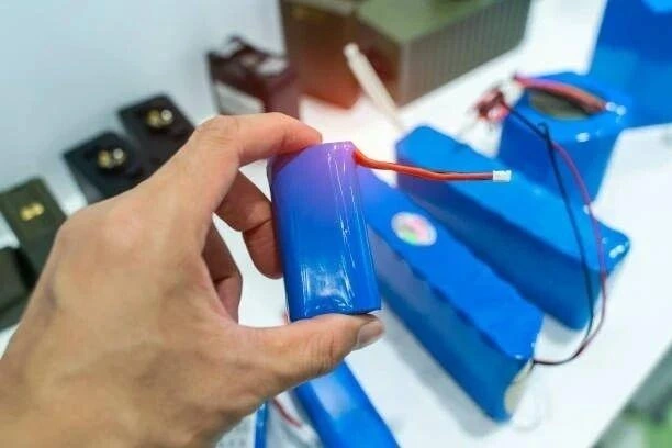 Lead-acid battery or lithium battery