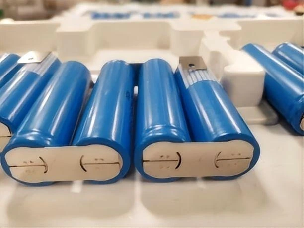 Lead-acid battery or lithium battery