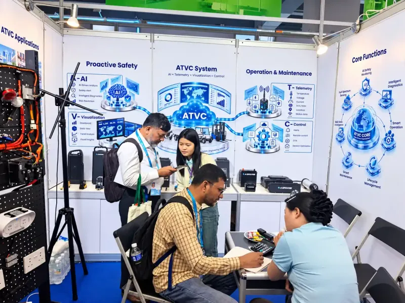 Business meeting at FEBATT booth during Canton Fair phase 1